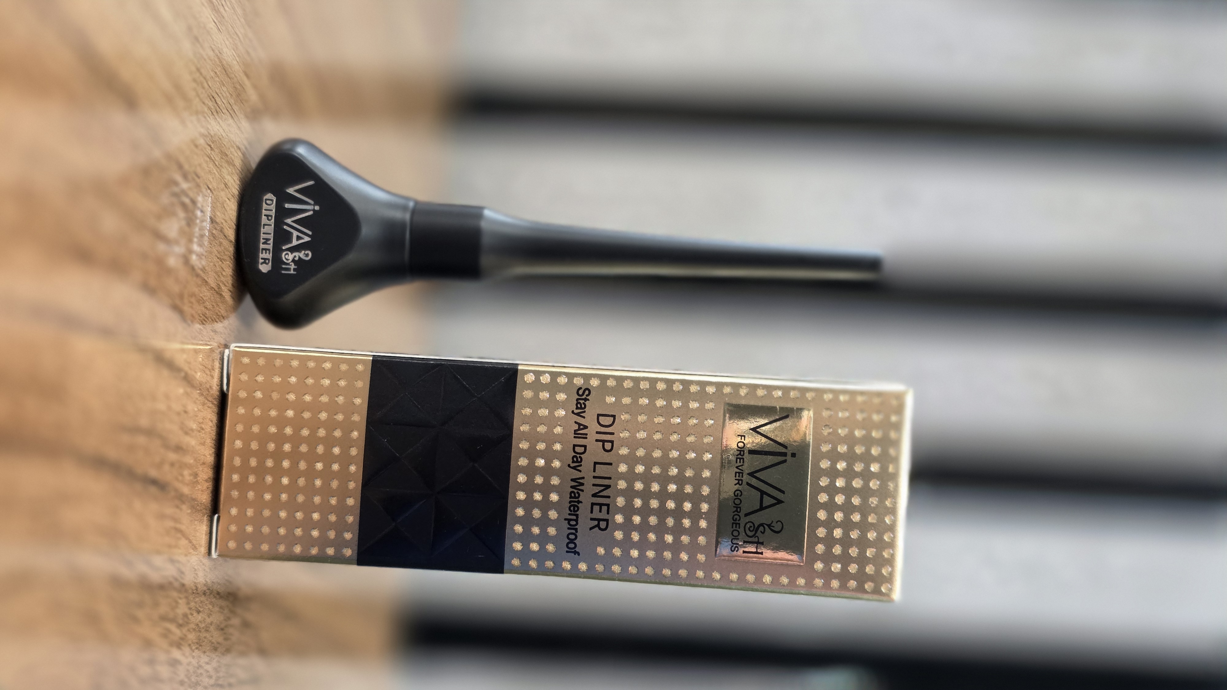 خط چشم ماژیکی ویواش مدل کوزه ای