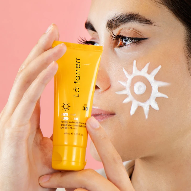 کرم ضد آفتاب و ضدلک بی رنگ پوست چرب و مستعد آکنه SPF30